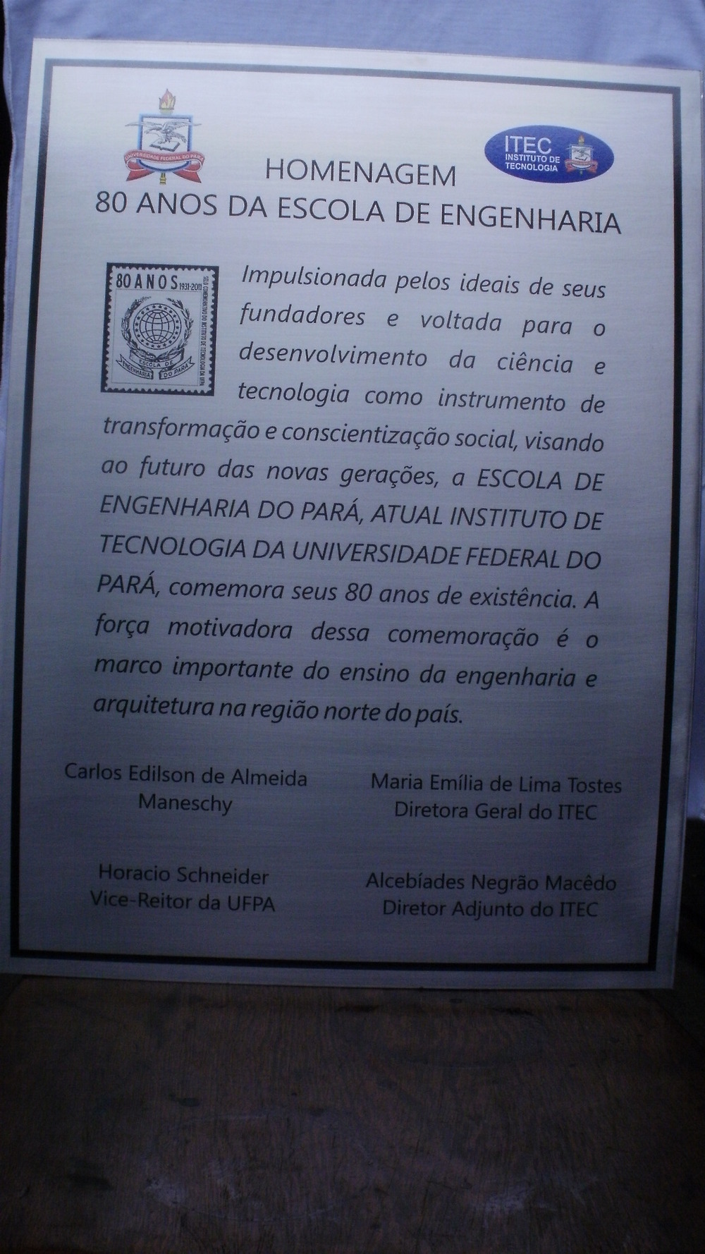 PLACA EM AÇO ESCOVADO