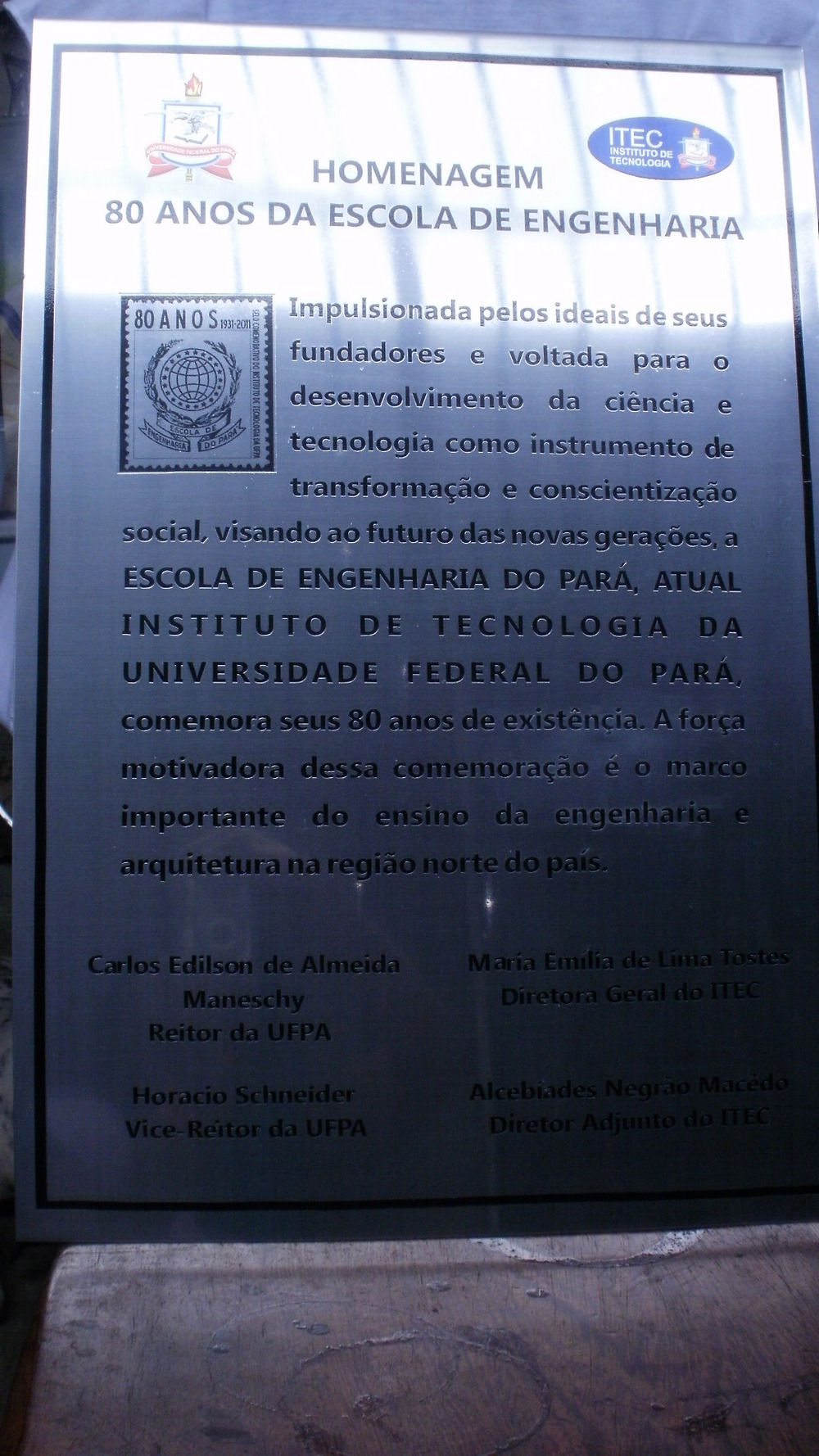 PLACA EM AÇO COM  BRILHO